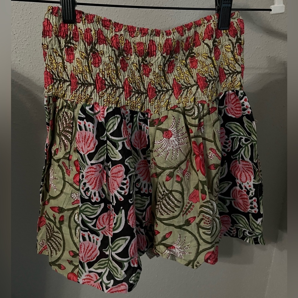 EARTHBOUND Vibrant Floral Loose/Flow Shorts